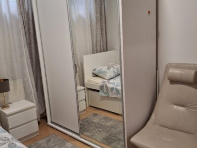 cimer u trosobnom stanu