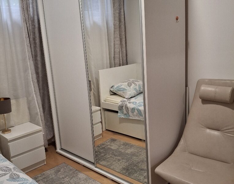 cimer u trosobnom stanu