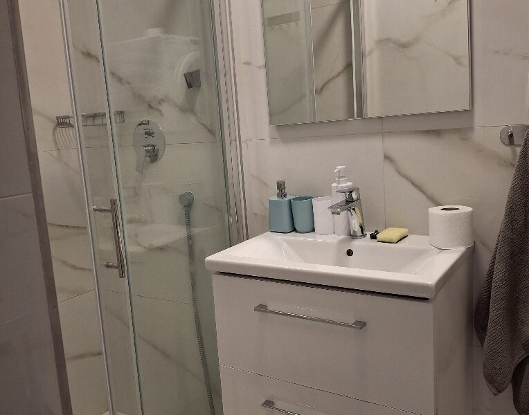 cimer u trosobnom stanu