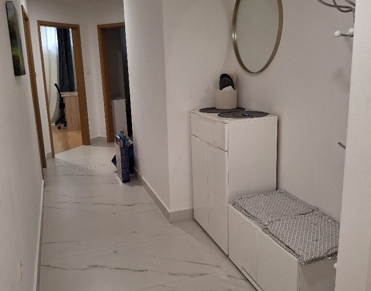 cimer u trosobnom stanu